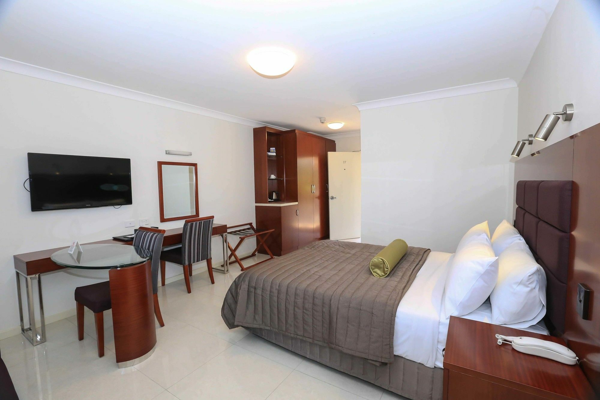 Best Western Casula Motor Inn Exteriör bild